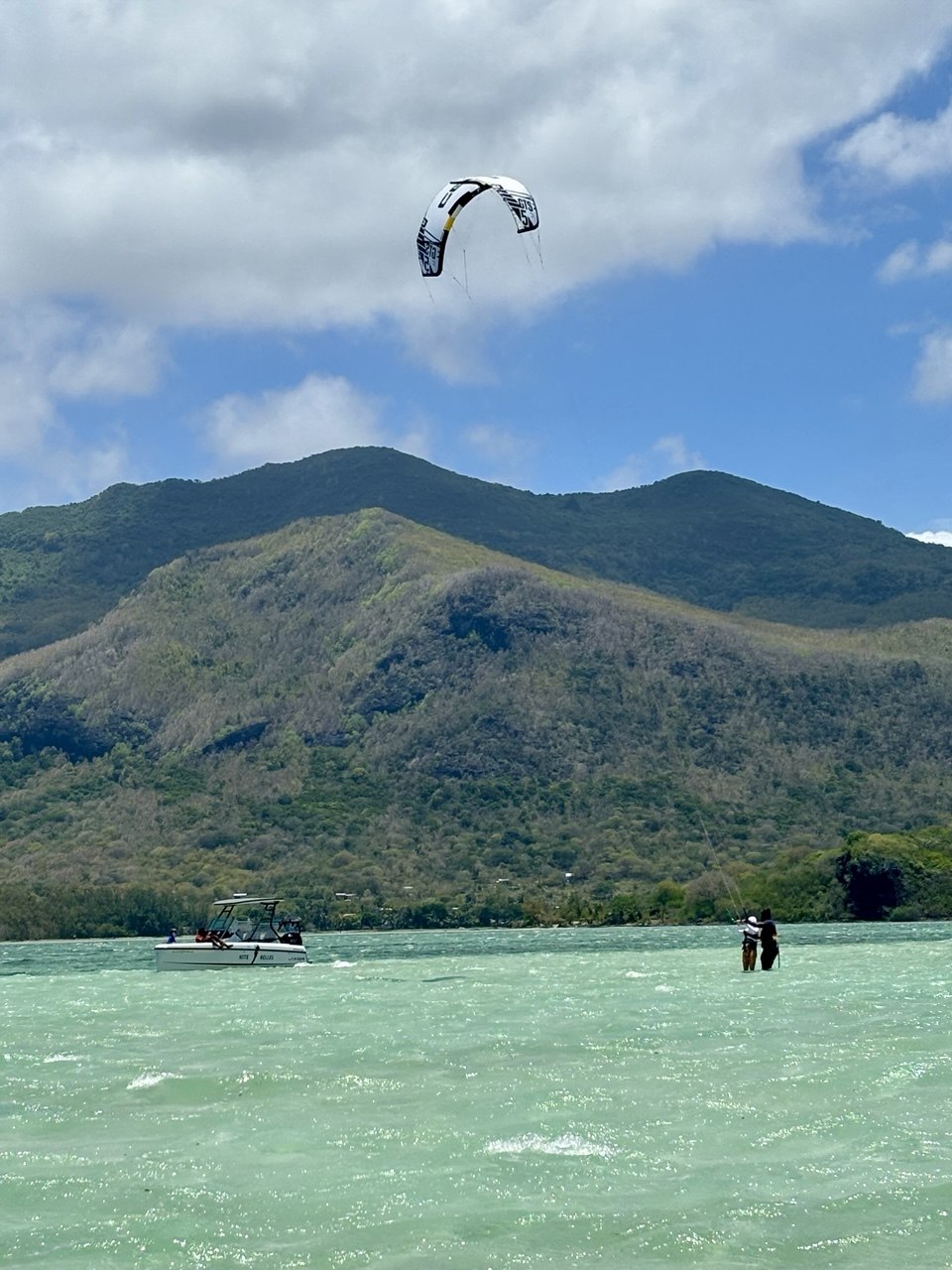 Turquoise water and sandy bottom at the private lesson spot